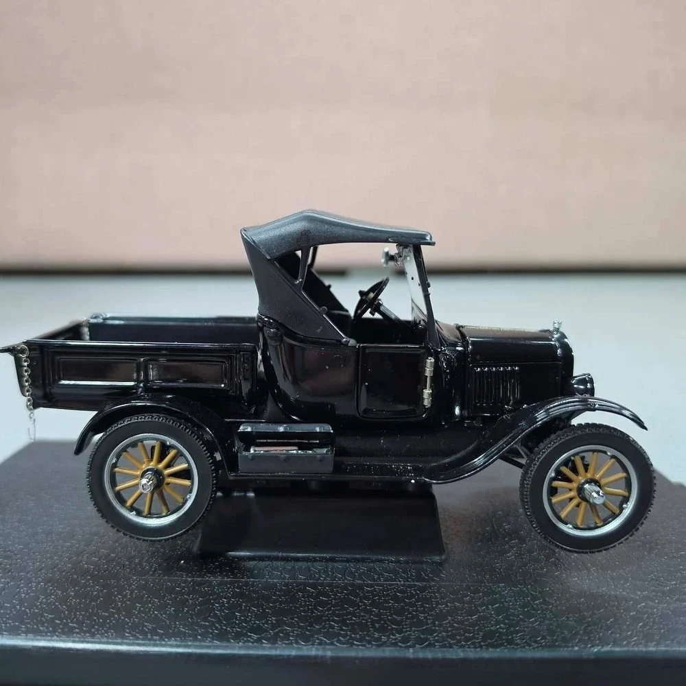 Ford 1925 Model T Runabout Pickup Truck Diecast 1:24 Black Excellent Condition